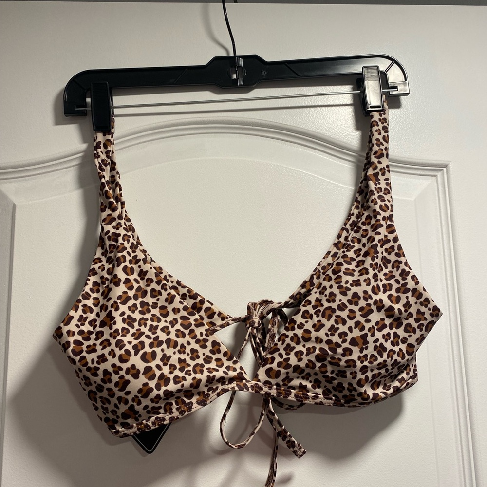 Never worn cute swimsuit set!